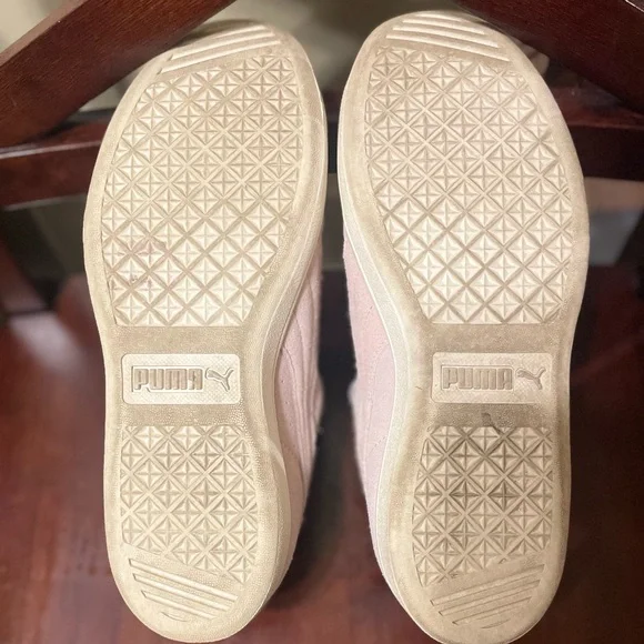 Light Pink Suede Pumas 💖 - Picture 6 of 7